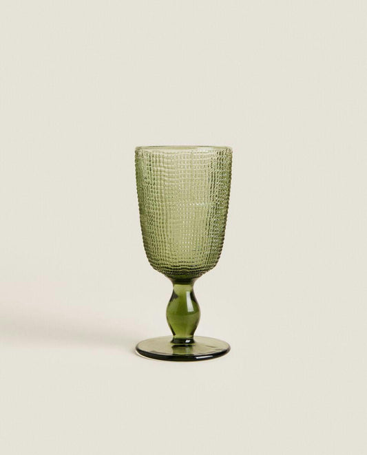 GLASS WITH RAISED DESIGN