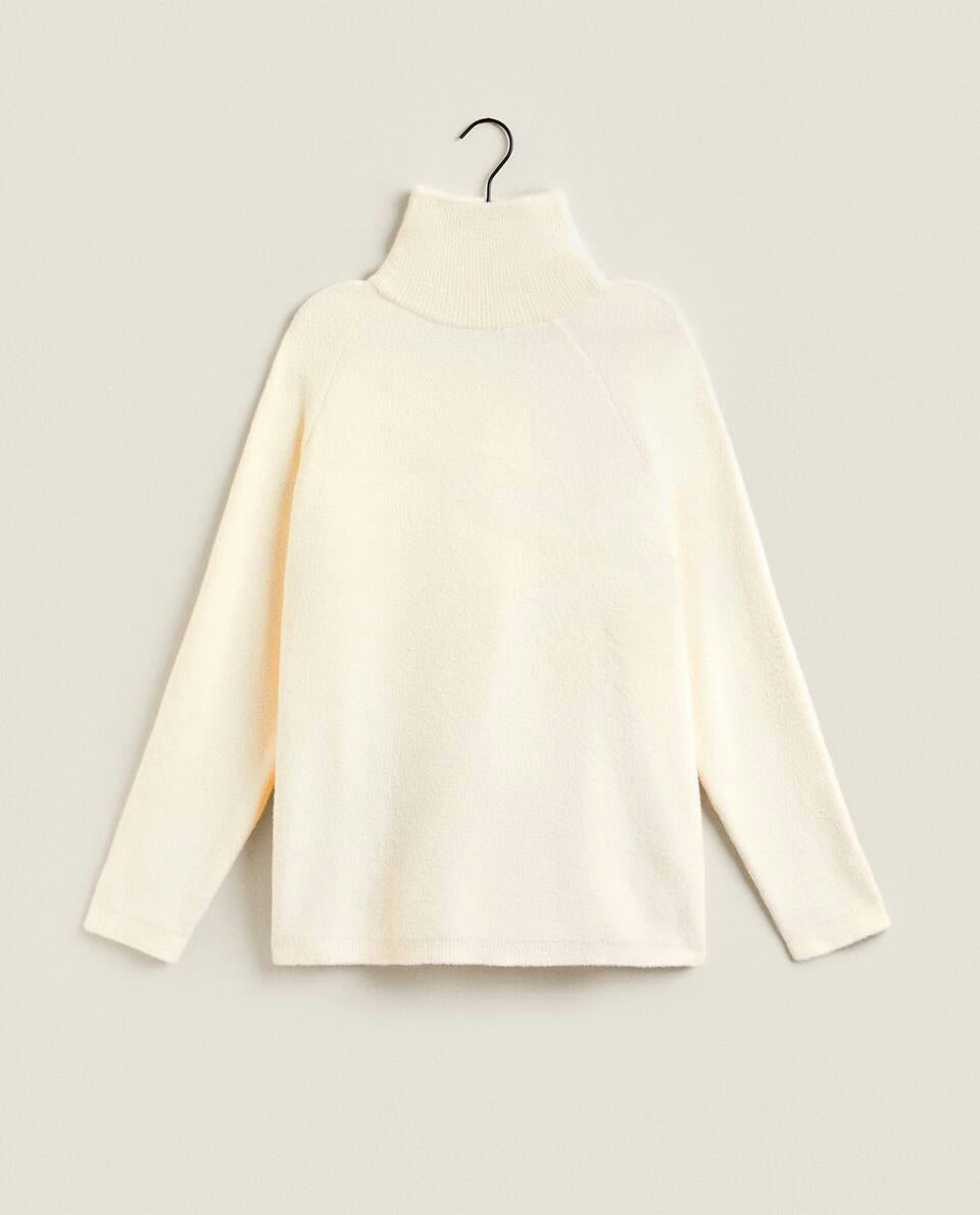 KNIT SWEATER