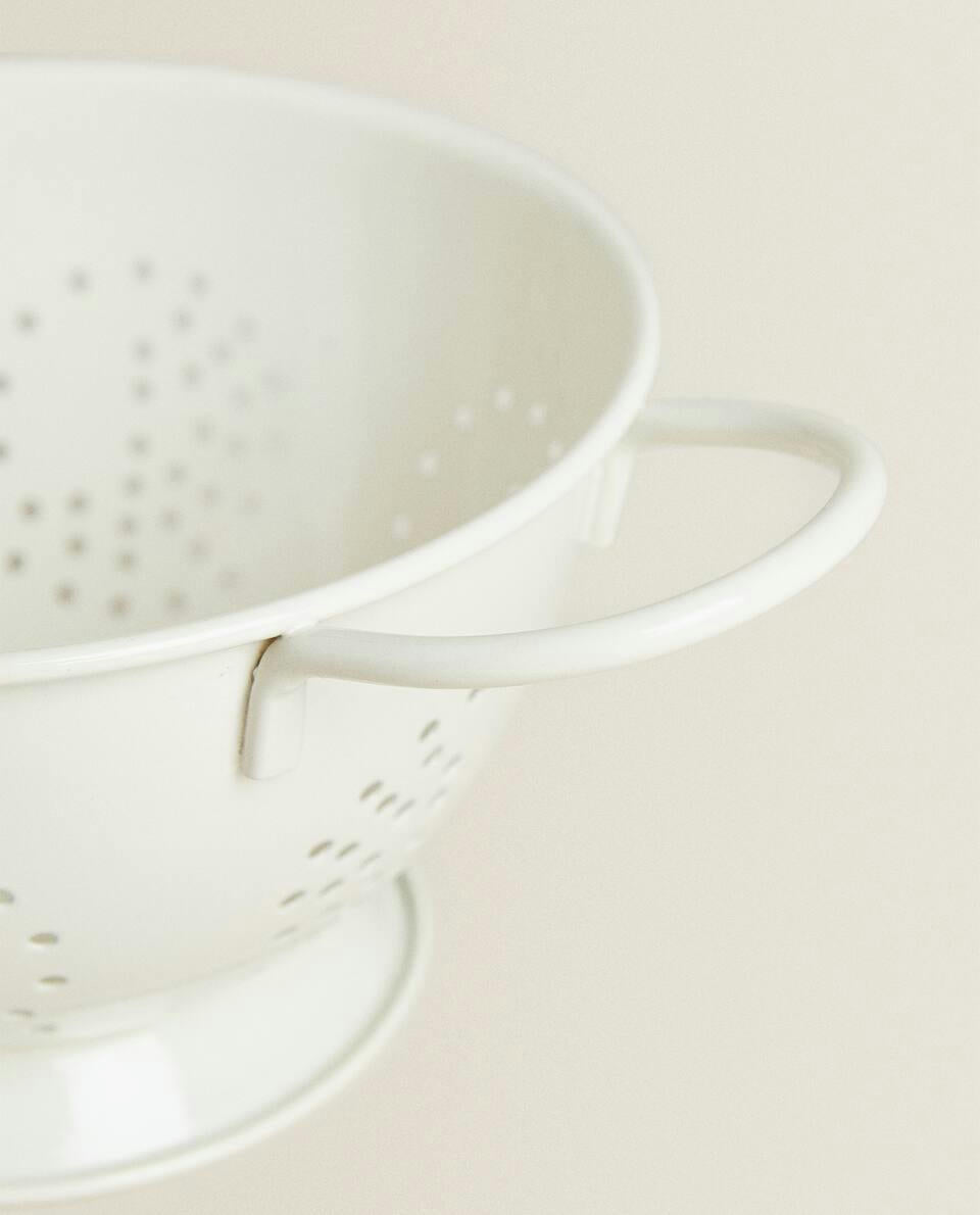 LACQUERED COLANDER