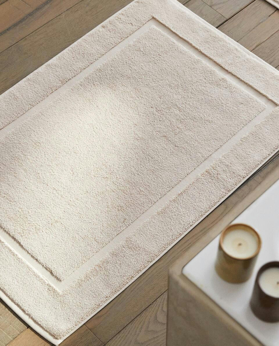 EXTRA-SOFT BATH MAT
