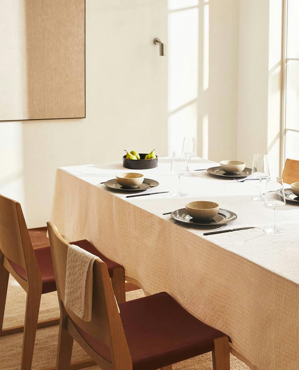 STRIPED TABLECLOTH